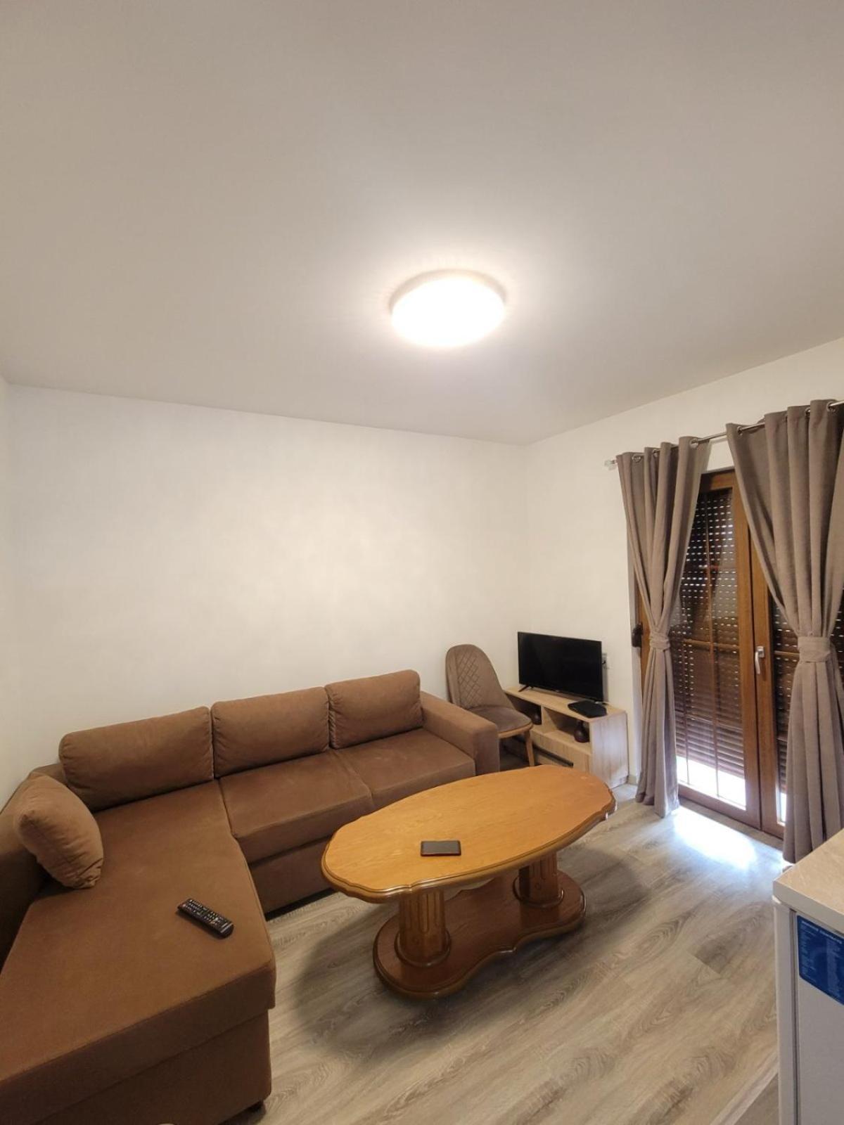 Eleon Motel Brezovice Exterior photo